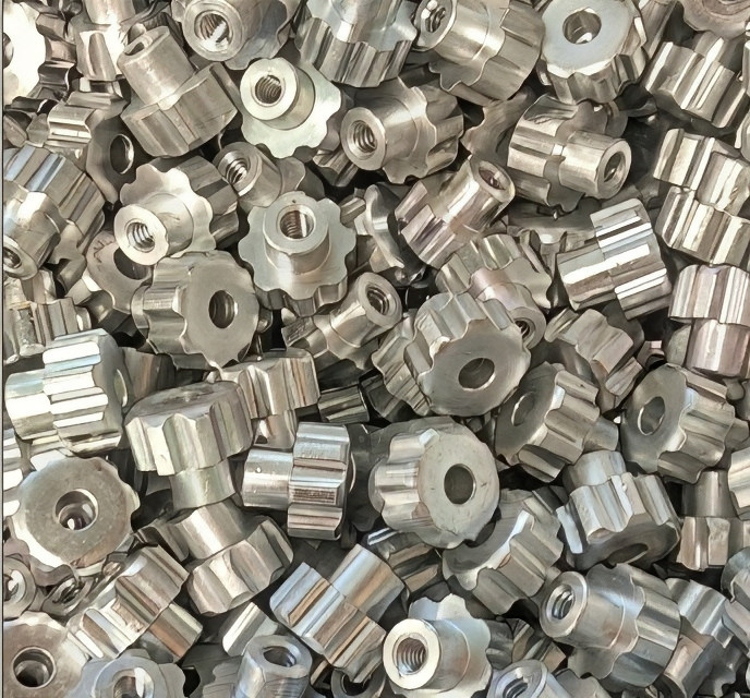 Replacement Metal Thumb Nuts for securing travel crates
