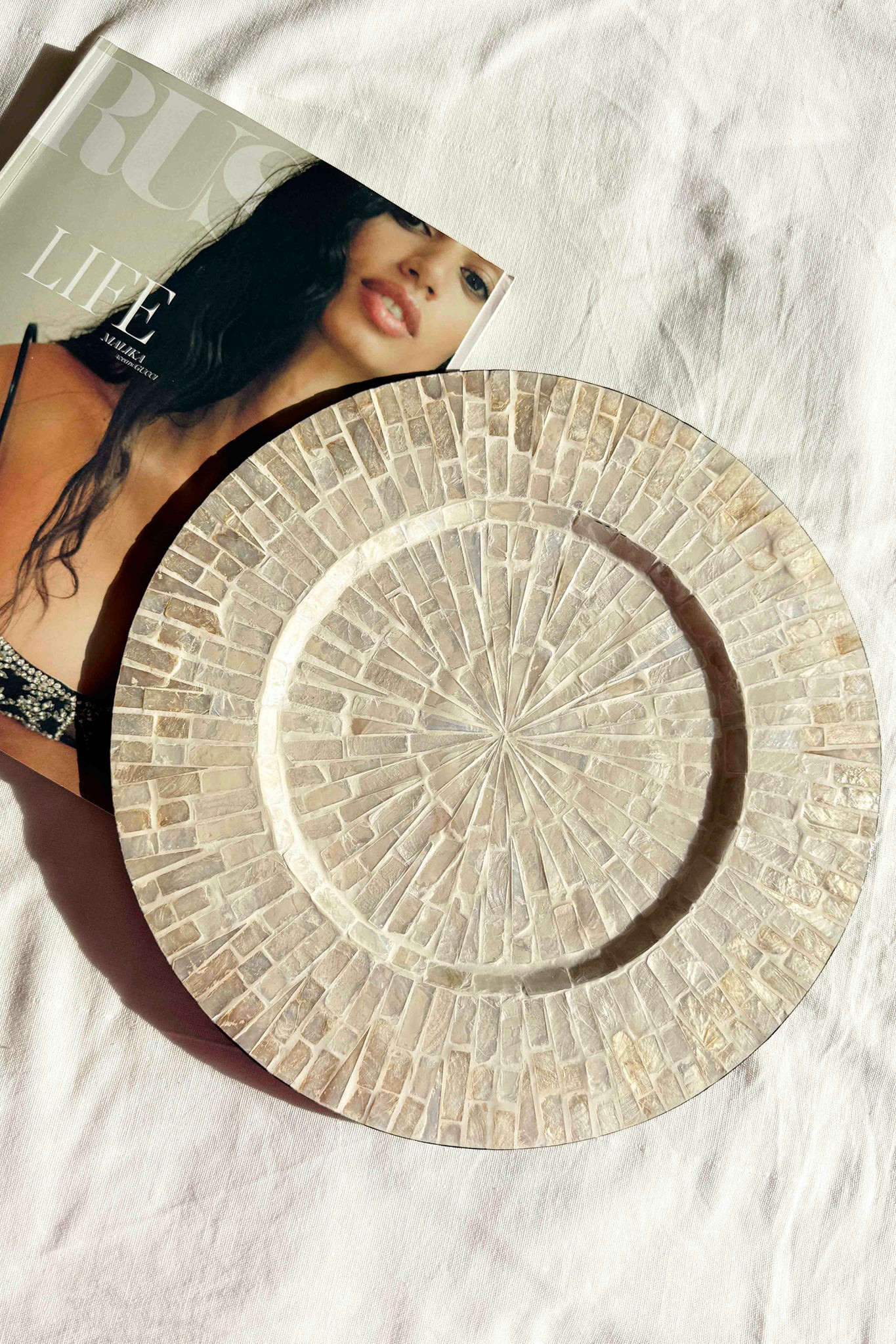 Free Jona Decorative Plate - White | Sage and Paige AUS.