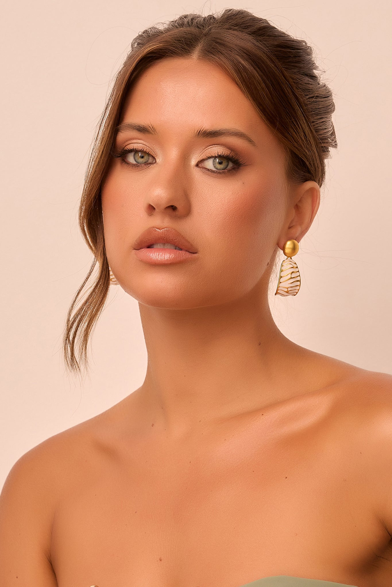 Coastal Echo Earrings - White Gold