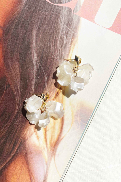 Magnolia White Earrings - White | Sage and Paige AUS. Magnolia White Earrings - White | Sage and Paige AUS.