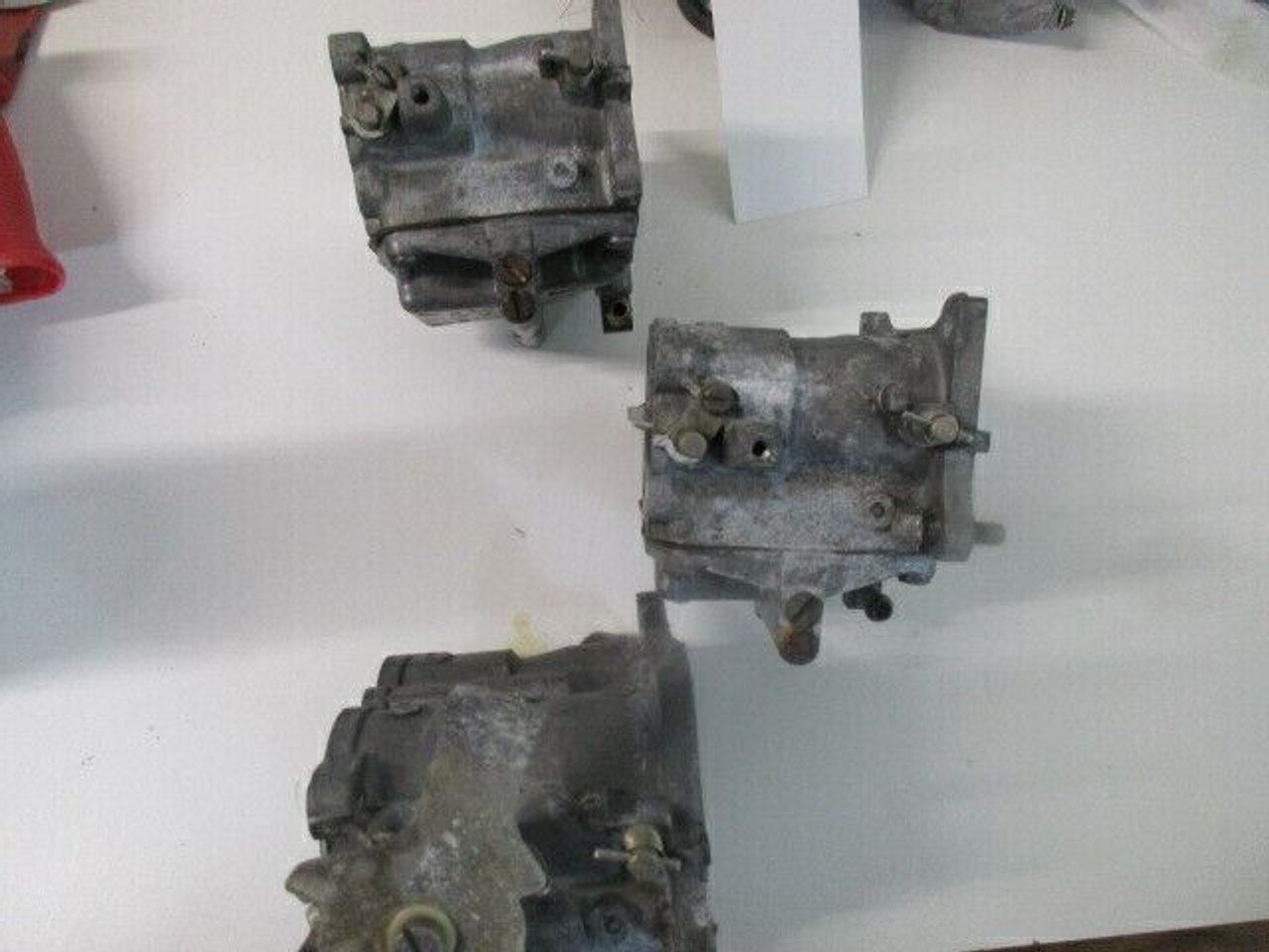 JOHNSON EVINRUDE CARBURETOR ASSEMBLY 324957 assembly set of 3