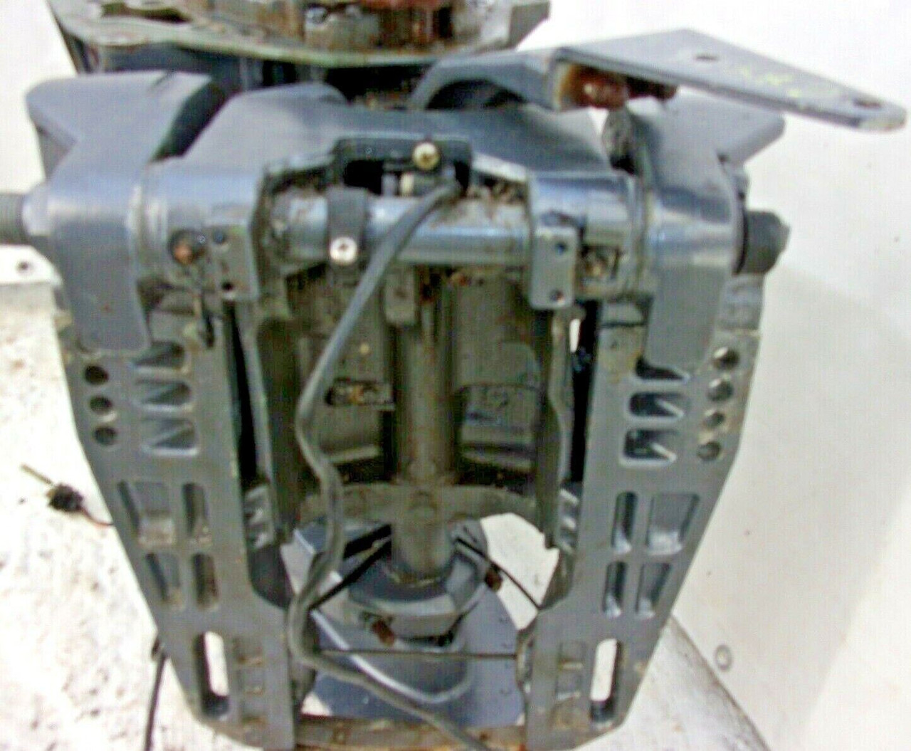 aha Mid Section Swivel Bracket 67F-45151-00-00  67F-43311-10-4D '99-04 75-100
