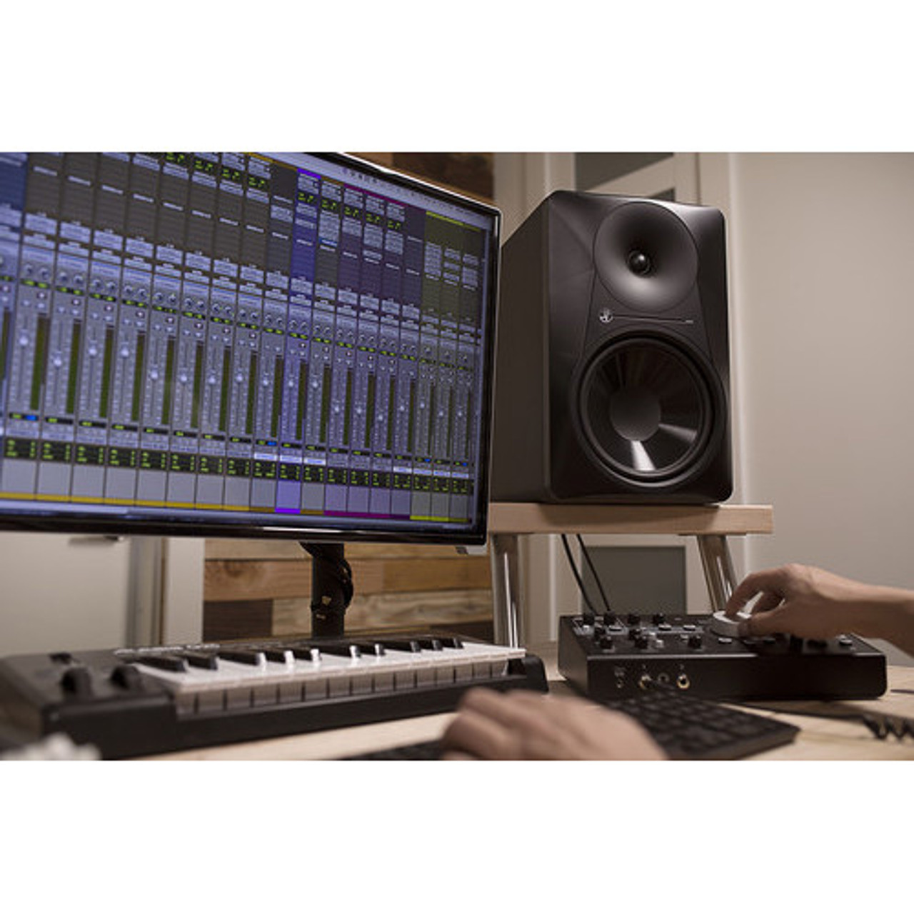 Mackie MR824 8" 2-Way Powered Studio Monitor (Single) (MR824)