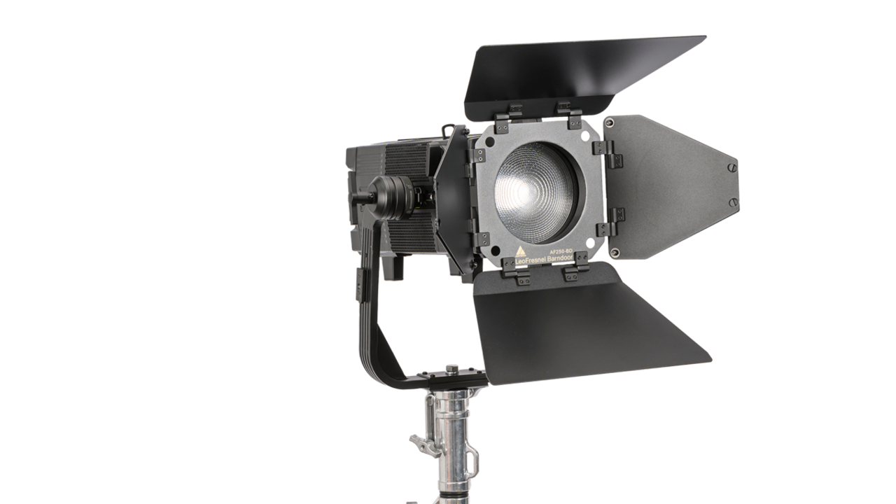 Astera AF250 LeoFresnel Battery-Powered Spotlight with Fresnel Lens (AF250)