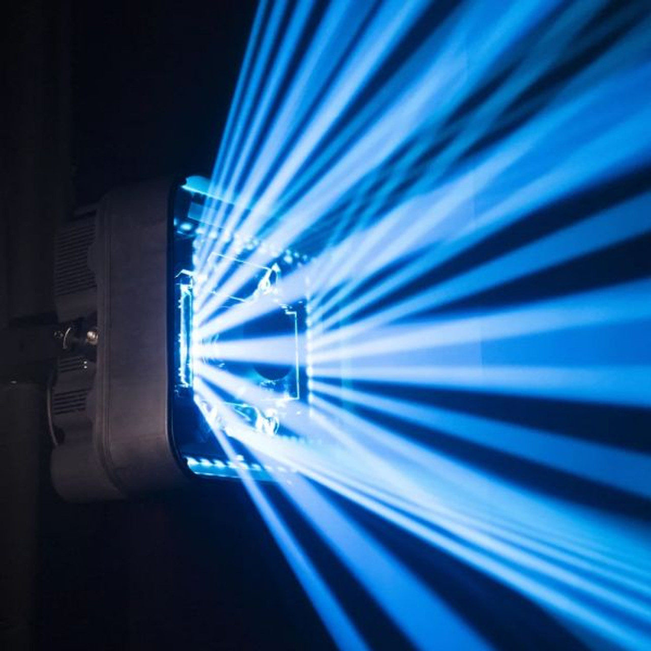 Minuit Une IVL DICE Class 3R Laser RGB Immersion Luminaire (IVL DICE)