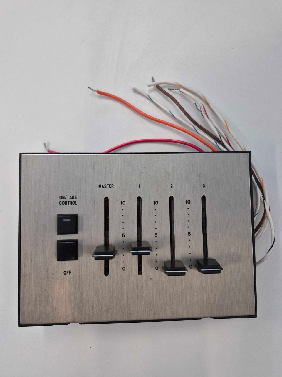 Leviton Macro Wall Station, 4 Sliders - Refurbished (LEVITON MACRO 4-SLIDER, REFURB)