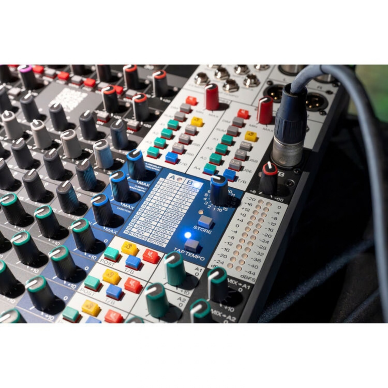 Soundcraft SCR-SIGPLUS22-US 22-Channel Analog Mixer with Lexicon Effects (SCR-SIGPLUS22-US)
