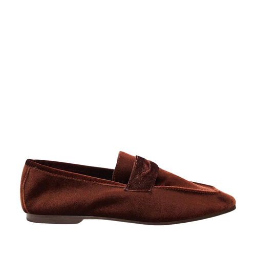 Sophique Milano Essenziale Classic Velvet Loafer in Velvet Caramel