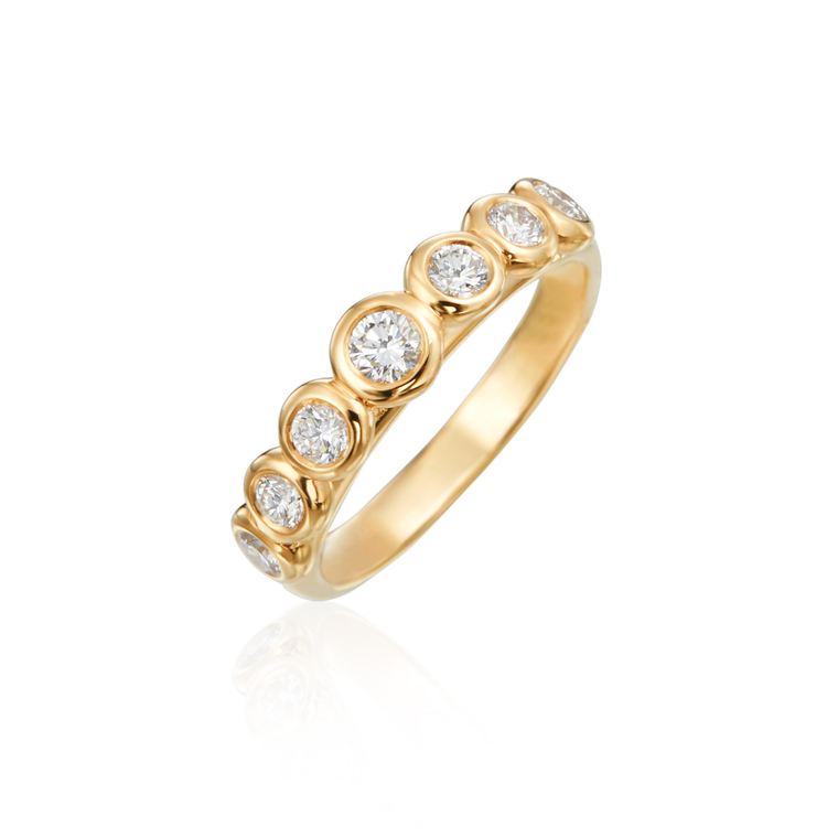 Gumuchian 18K Yellow Gold 7 Diamond Bezel Set Moonlight Band