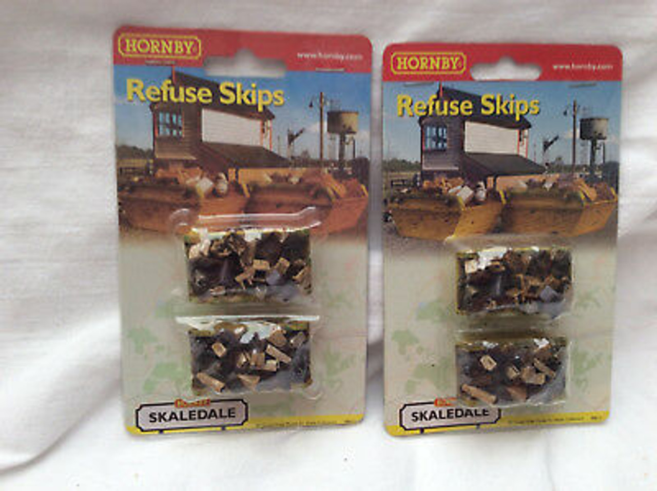 Hornby R8613 Refuse Skips  Model Railway Accessori