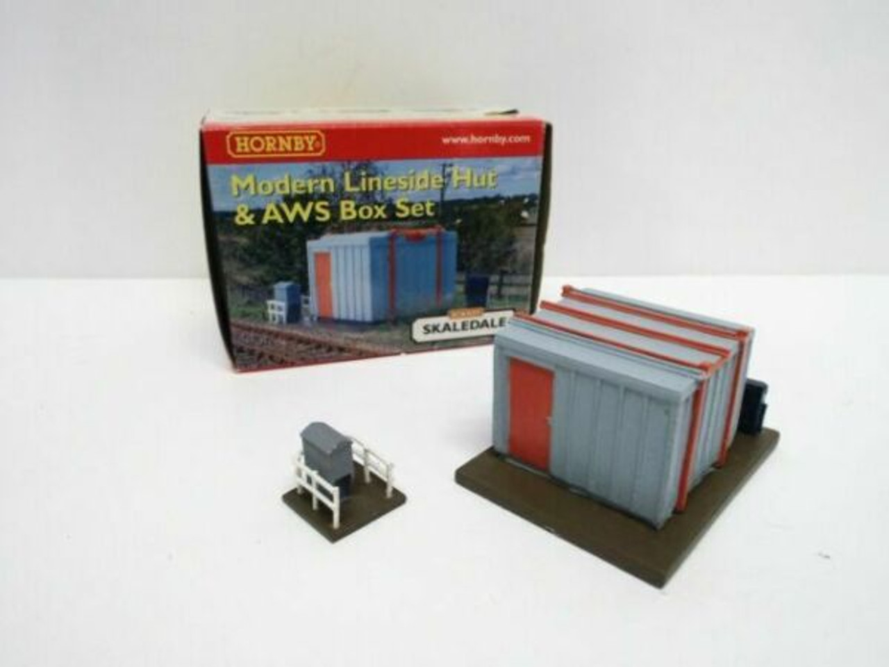 Hornby Skaledale R8675 Modern Lineside Hut & AWS Box Set  Mo