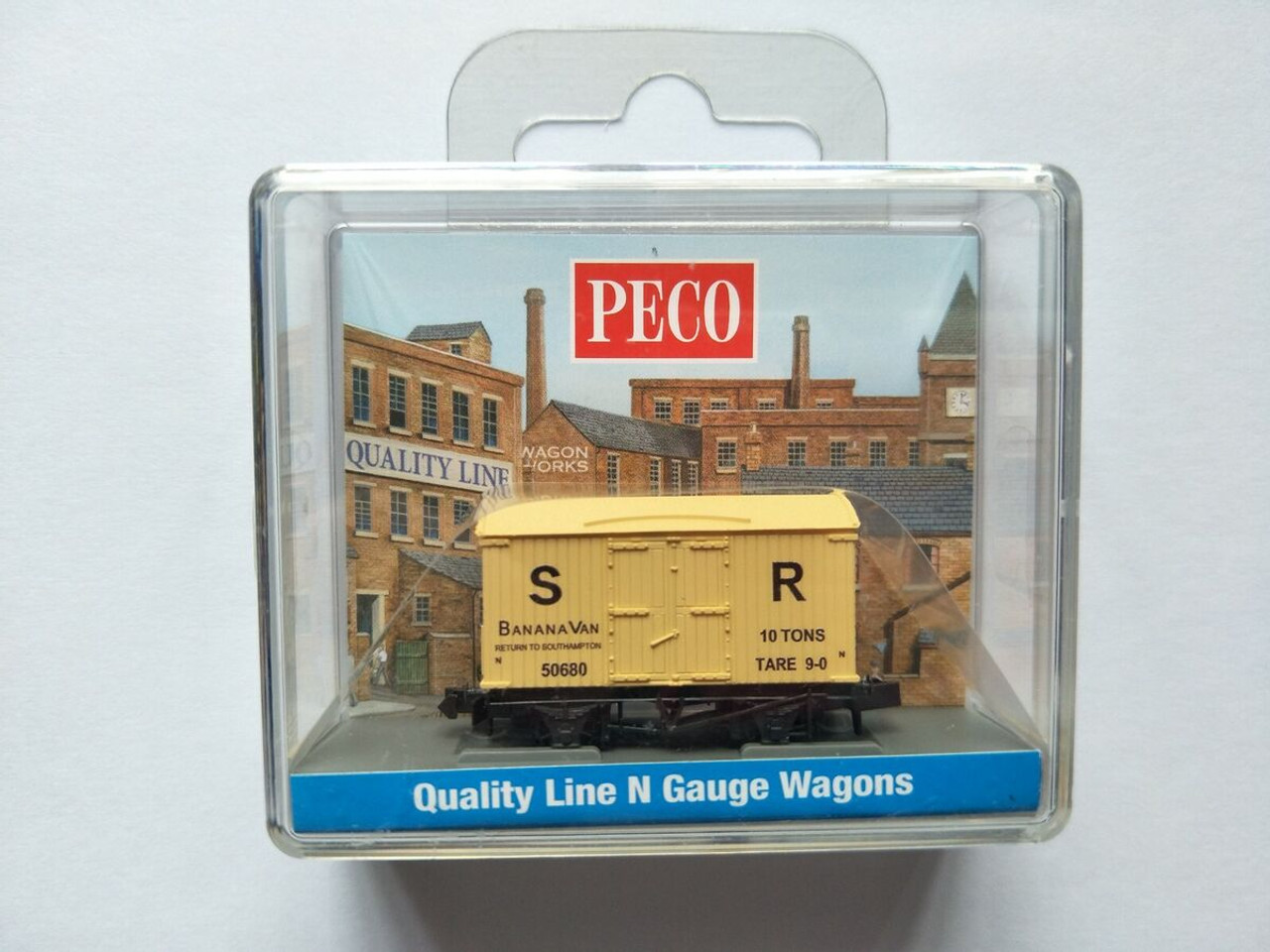 Peco NR-42S Quality Line Wagons Box Van, Banana, S