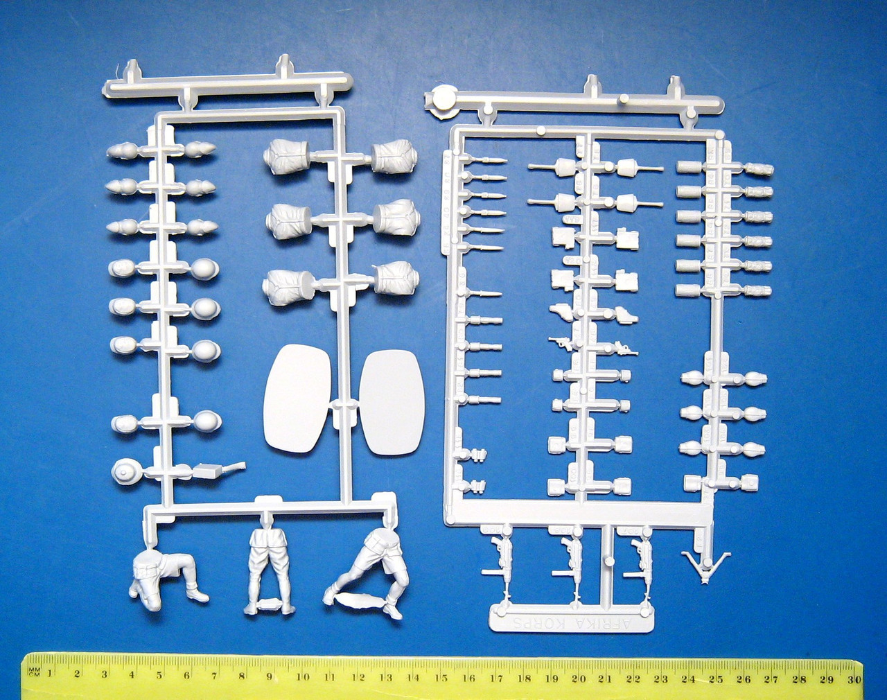 Airfix 03581 Multipose German Afrika Korps 1:32 (54mm)