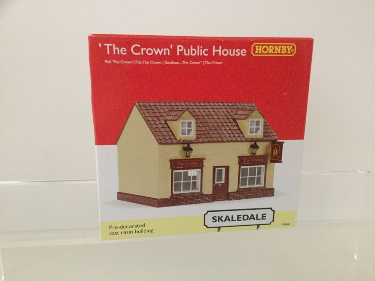 Hornby R9860 The Crown Public House OO Scale