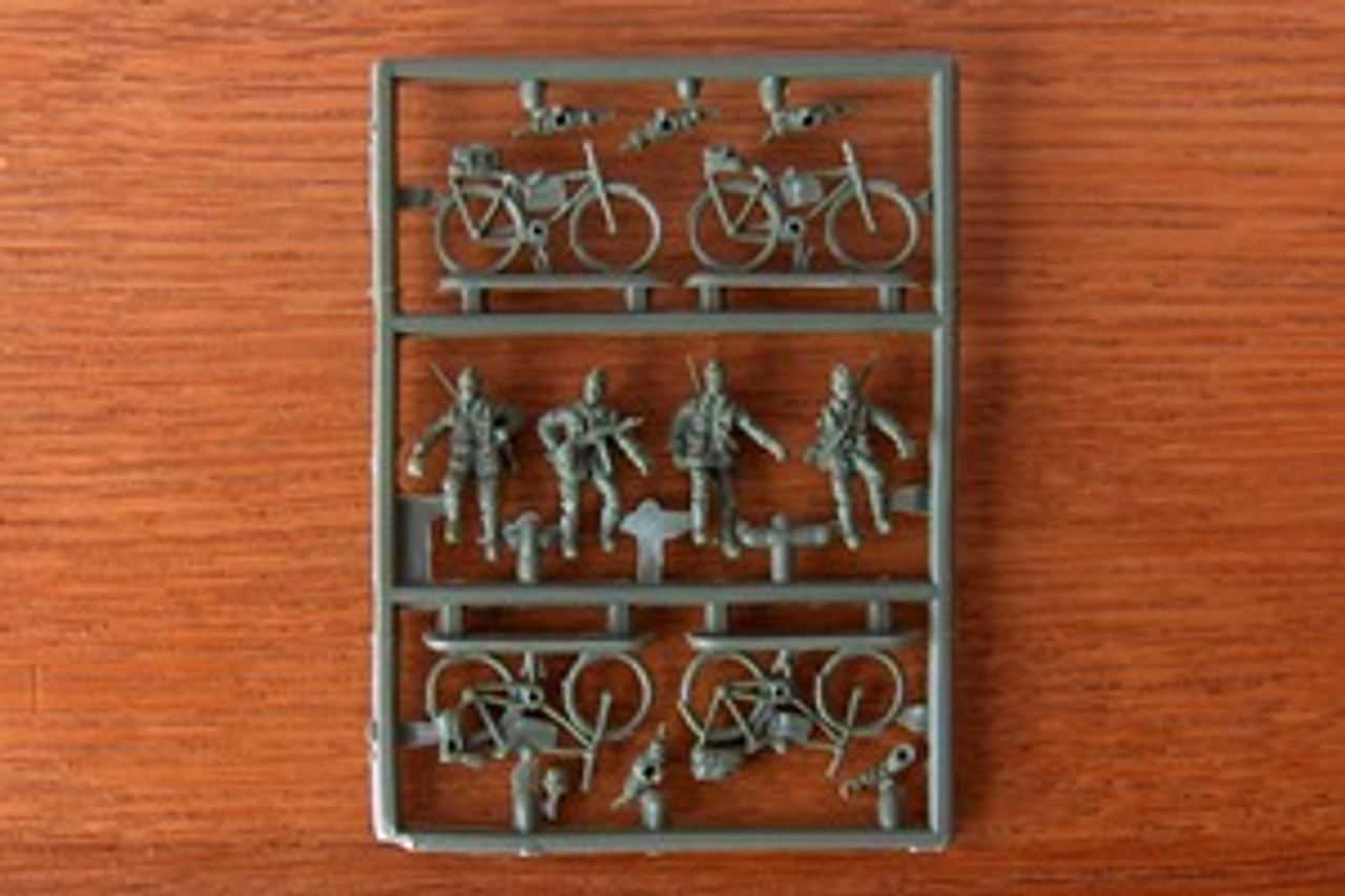 HaT 8277 WW2 German Bicylists 1:72 Scale Figures