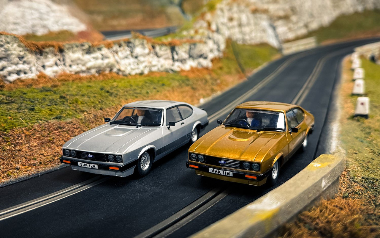 Scalextric C4624 C15 The Professional Ford Capri MkIII Twin Pack