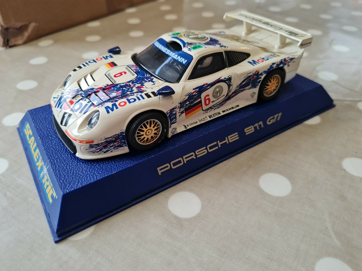 Scalextric C2045 1:32 Porsche Works GT 1 Special Edition