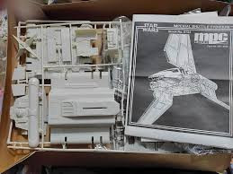 AMT 8733 Star Wars Return of the Jedi Shuttle Tydirium