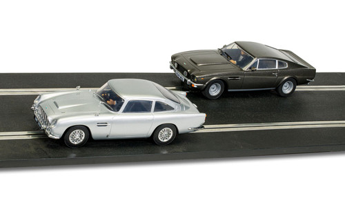 Scalextric C1447M 007 Aston Martin DB5 vs Aston Martin v8