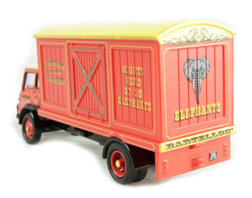 Hornby R7038 OO Gauge Bedford TK LWB Rigid Circus Elephant Box Truck