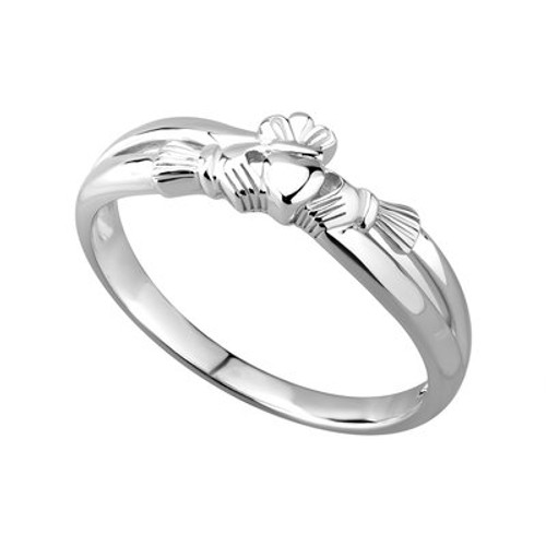 This sterling silver Claddagh kiss ring has a crossover band that is designed in a “kiss” shape. The Claddagh symbols represent love (heart), friendship (hands) and loyalty (crown) and echo the words of the Irish sailor who first crafted it for his sweetheart: “With these hands I give you my heart, and I crown it with my love”. This Claddagh ring is made from sterling silver. This sterling silver kiss ring has been Irish hallmarked in Dublin Castle.
 This sterling silver Claddagh kiss ring has a crossover band that is designed in a “kiss” shape. The Claddagh symbols represent love (heart), friendship (hands) and loyalty (crown) and echo the words of the Irish sailor who first crafted it for his sweetheart: “With these hands I give you my heart, and I crown it with my love”. This Claddagh ring is made from sterling silver. This sterling silver kiss ring has been Irish hallmarked in Dublin Castle.