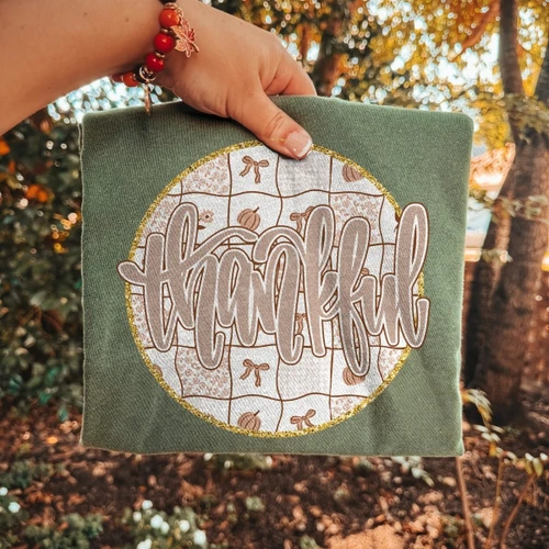 Pumpkins & Bows Thankful Tee