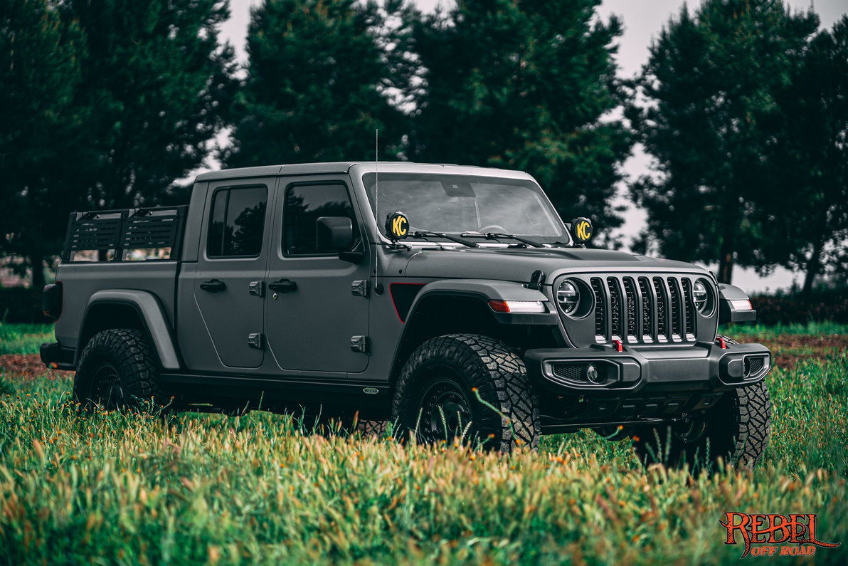 2020 Jeep Gladiator Brushed Aluminum with XPLOR Half Rack