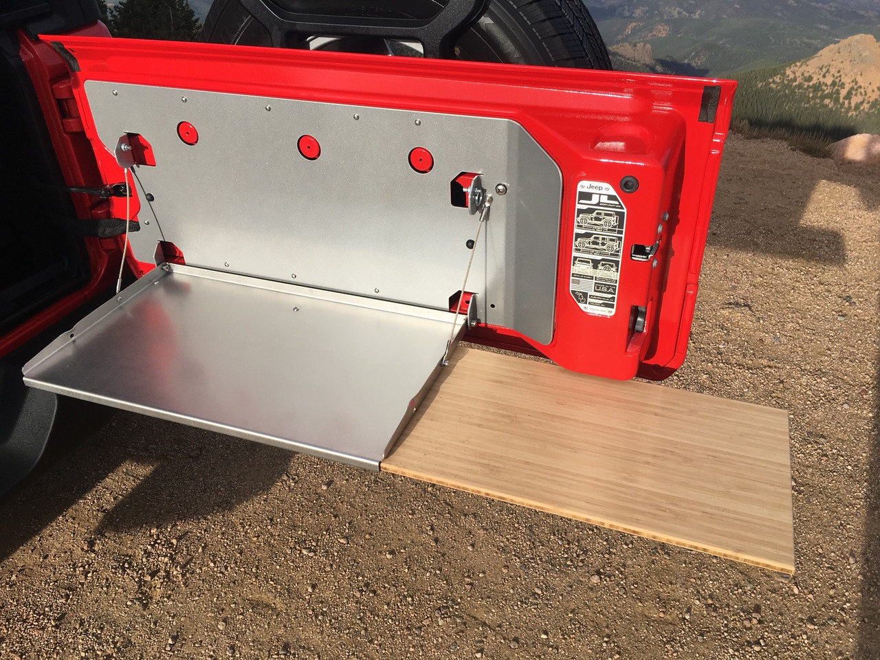 【美品】JEEP ラングラー　Trailgater　テーブル Outback Adventure Products - JL Trailgater 2018+