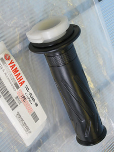 Genuine Yamaha YBR 125 R/H Handlebar Twist/Throttle Grip Assembly 05-09
