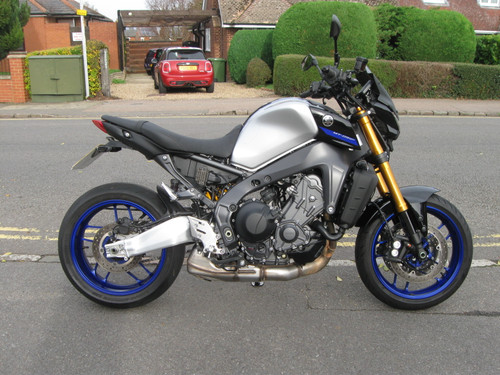 Yamaha MT-09 SP. Bar riser, tail tidy fitted. 