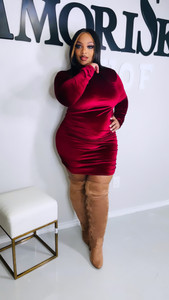 model wearing size 2xl has good stretch 
