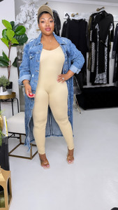 Model wearing size medium 
5.2 height 
weight 185 pounds