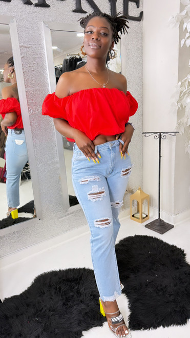 Model wearing size medium which fits size 7,9 
Has min stretch
