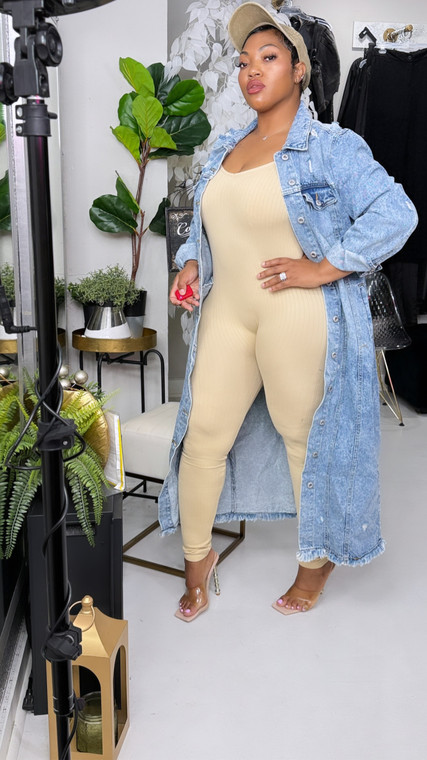 Model wearing size medium
5.2 height 
weight 185