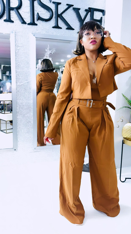 She needs no introduction : 3 piece set 