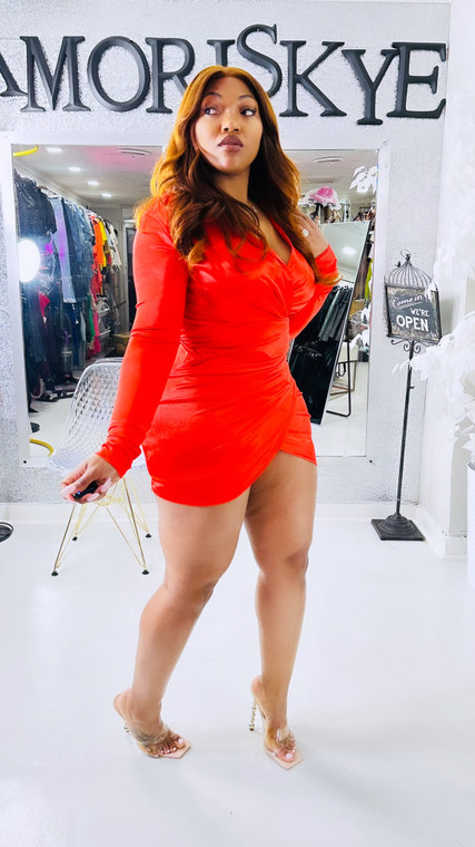 MODEL WEARING SIZE Large 
weight 185
height 5.3