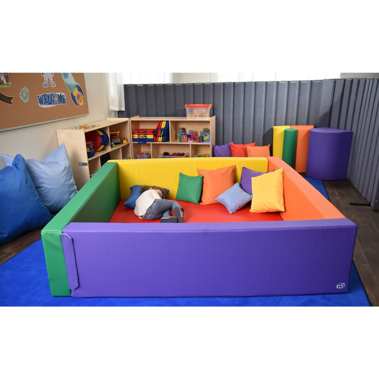 Lollipop Play Yard - in use  - pillows not included