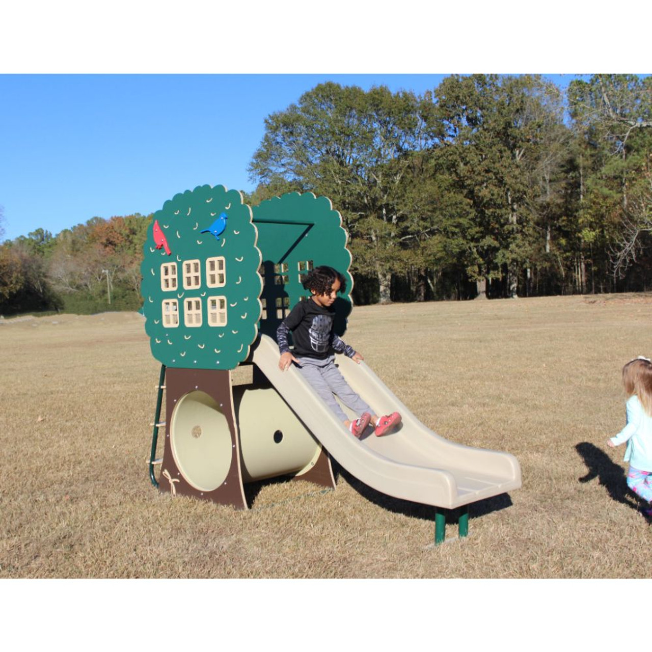 Treehouse Fun Slide - slide angle use