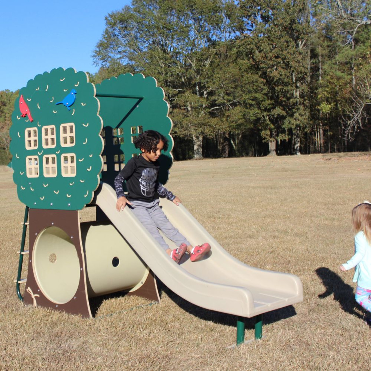 Treehouse Fun Slide - slide angle use