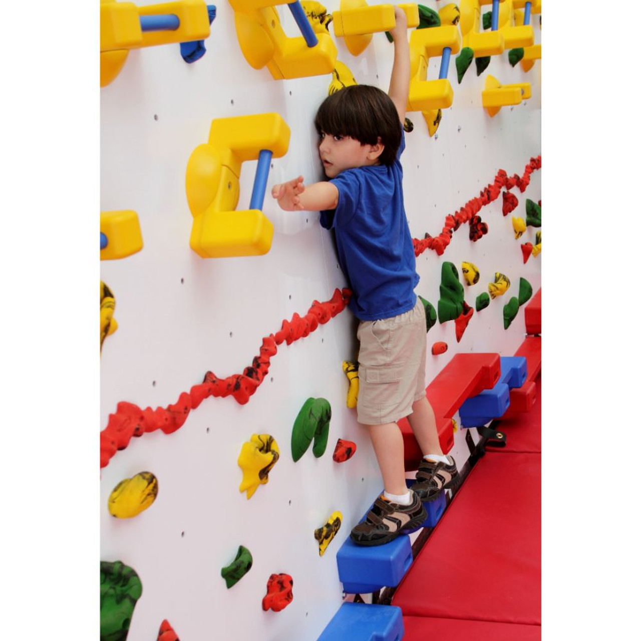 Traverse Climbing Wall with Adaptive Holds
