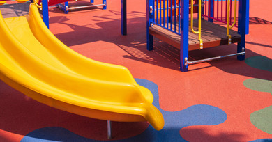 Comparing Rubber Tiles and Pour-in-Place Surfacing