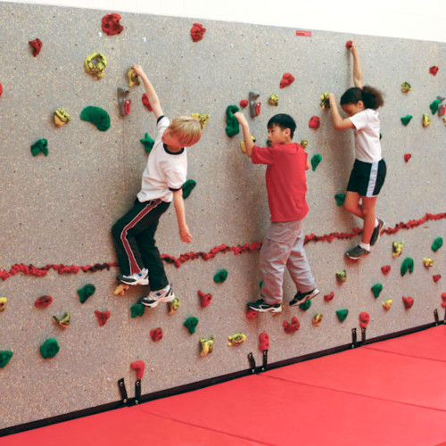 Standard Traverse Climbing Wall - red mat with climbers