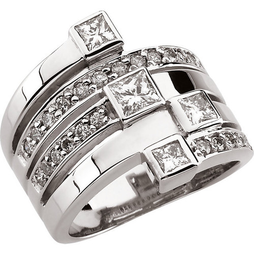 14 Karat White Gold 1 0.33 Carat Diamond Right Hand Ring