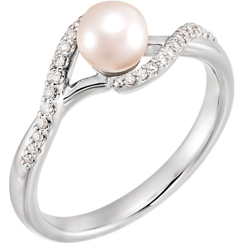 14 Karat White Gold Freshwater Pearl and 0.10 Carat Diamond Ring