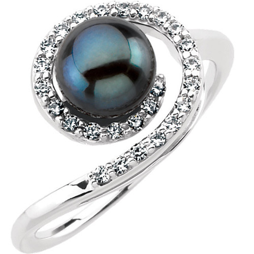 Chic Platinum Akoya Black Pearl and 0.25 Carat Diamond Ring