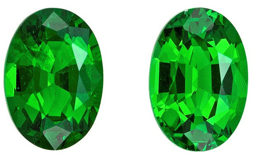 Green Tsavorite Gemstone Pair - Oval Shape - Beautiful - 1.21 carats - 6.2 x 4.3mm