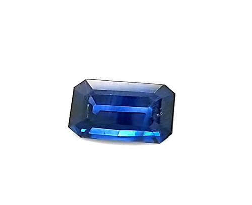 Emerald 2.46 carats Blue Sapphire, 8.68 x 6.05 x 4.31