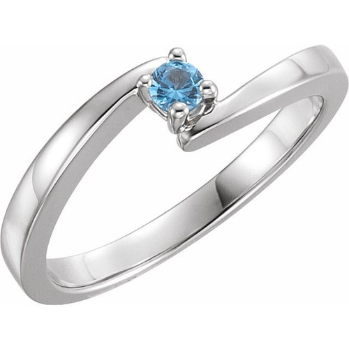 Family Bypass Ring Mounting in 18 Karat White Gold for Round Stone, 4.49 grams