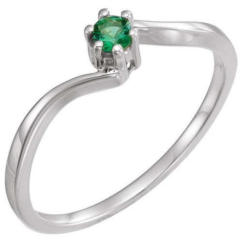 Family Bypass Ring Mounting in 18 Karat White Gold for Round Stone, 2.06 grams