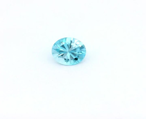 Round 1.7 carats Natural Zircon Zircon, 7.05 x 4.43